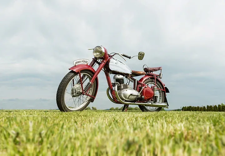 mitas-banner_motorcycle-on-road_classic_720x500px