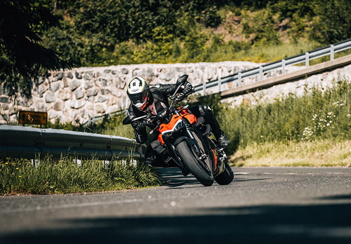 mitas-banner_motorcycle-on-road_SPORT-FORCE-plus-EV_720x500-2