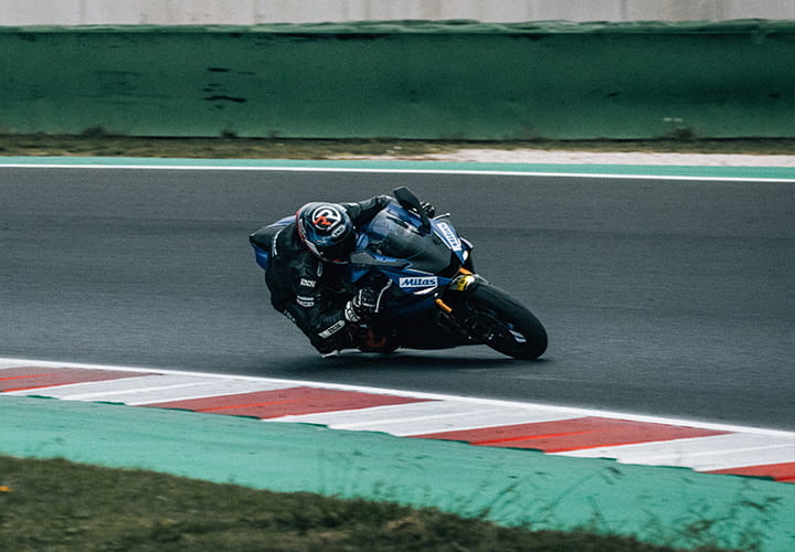 mitas-banner_motorcycle-on-road_SPORT-FORCE-plus-RS_720x500