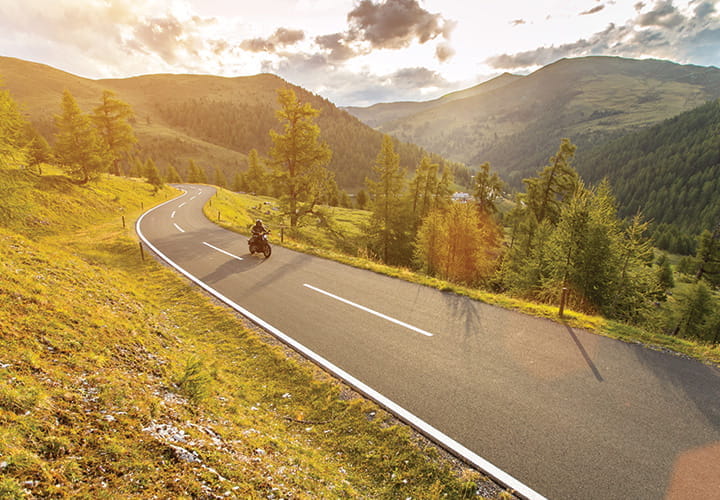 mitas-banner_motorcycle-on-road_sport-H_720x500px