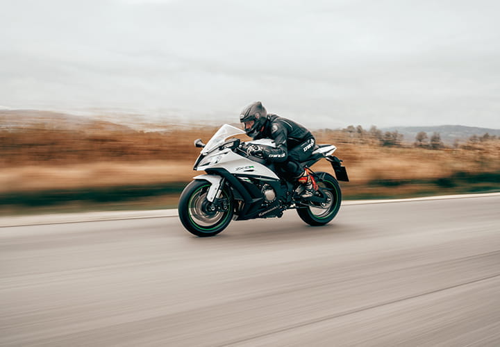 mitas-banner_motorcycle-on-road_sport_720x500px