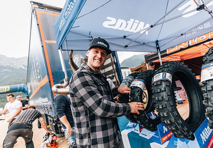 mitas_banner_riders_PAUL-BOLTON